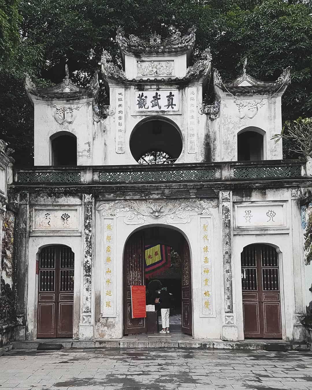 Đền Quán Thánh là địa điểm tâm linh nổi tiếng Hà Nội. Ảnh: @kien.tran.vo