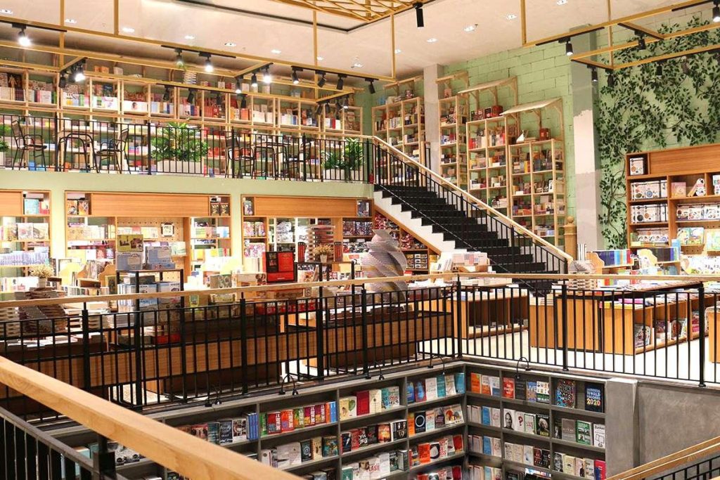 REVIEW các nhà sách đẹp ở Hà Nội uy tín, lớn nhất 2023 - Vinpearl