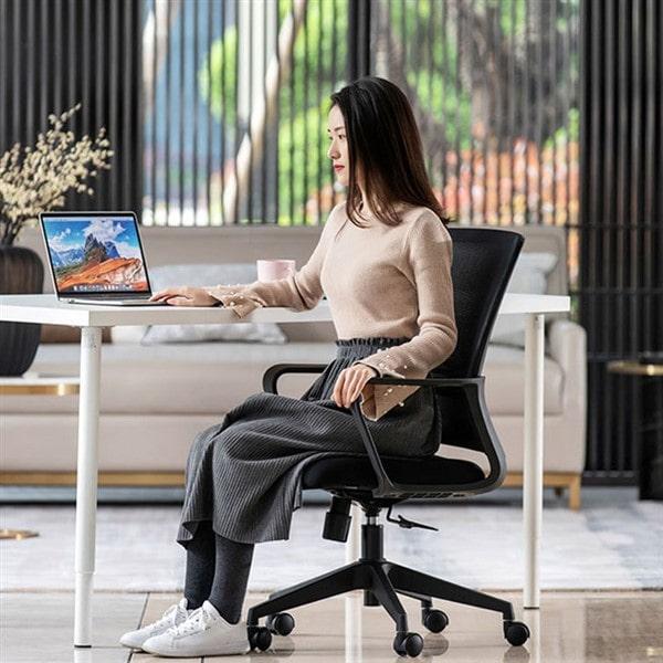 Có nên sử dụng ghế văn phòng chân quỳ cho nhân viên hay không?